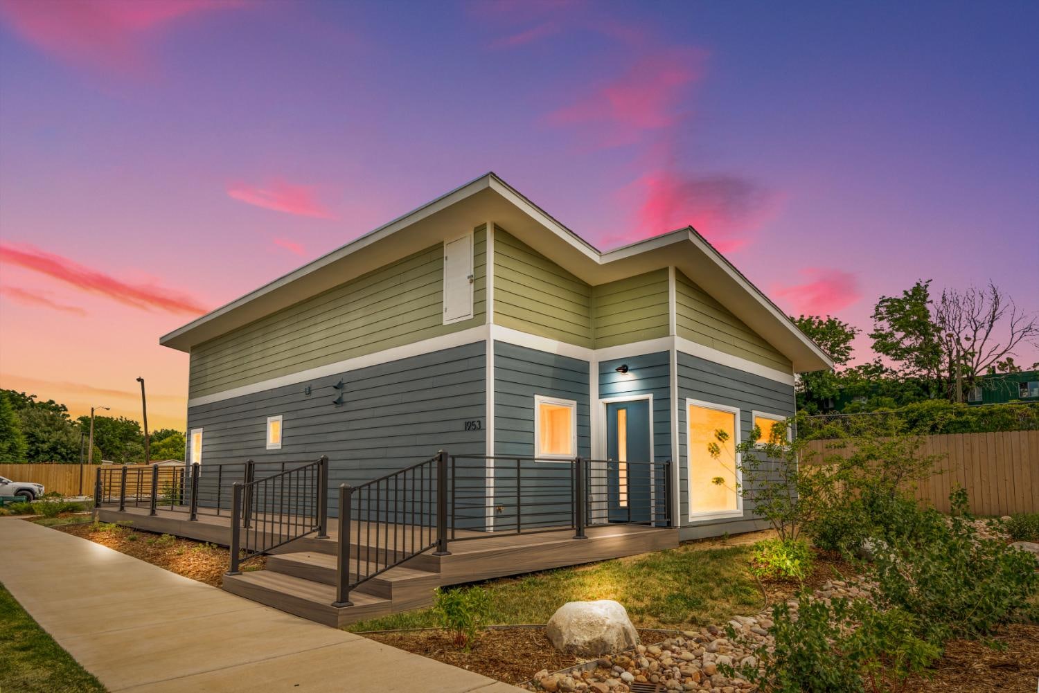 1953 Blackhawk St, Aurora, CO 80011, photo 1 of 21