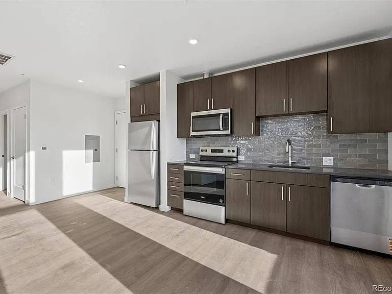 639 29th St, Denver, CO 80205, photo 1 of 18
